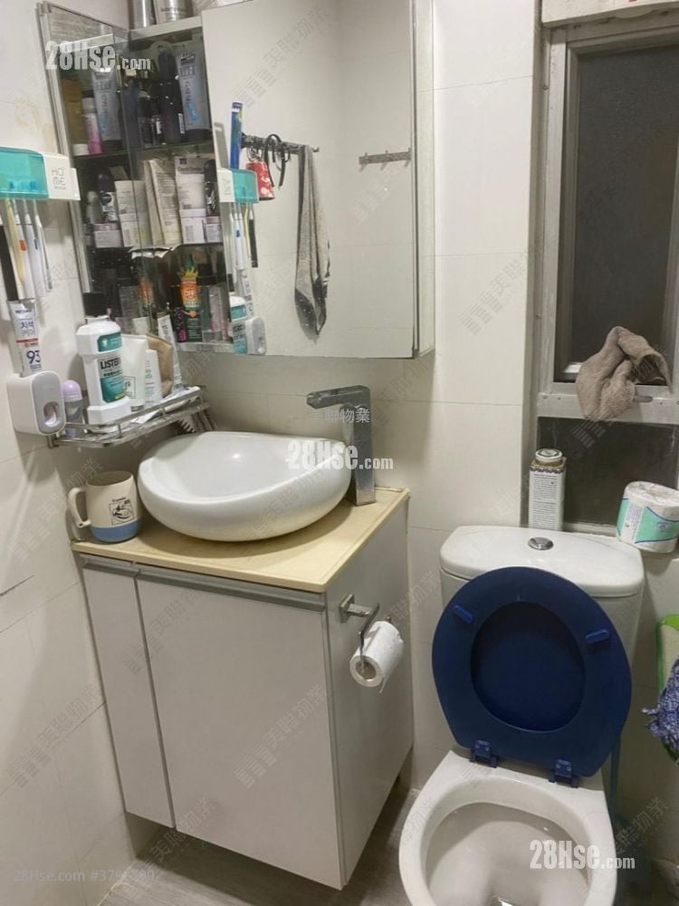 Lucky Plaza Sell 2 Bedrooms , 1 Bathroom 427 ft²