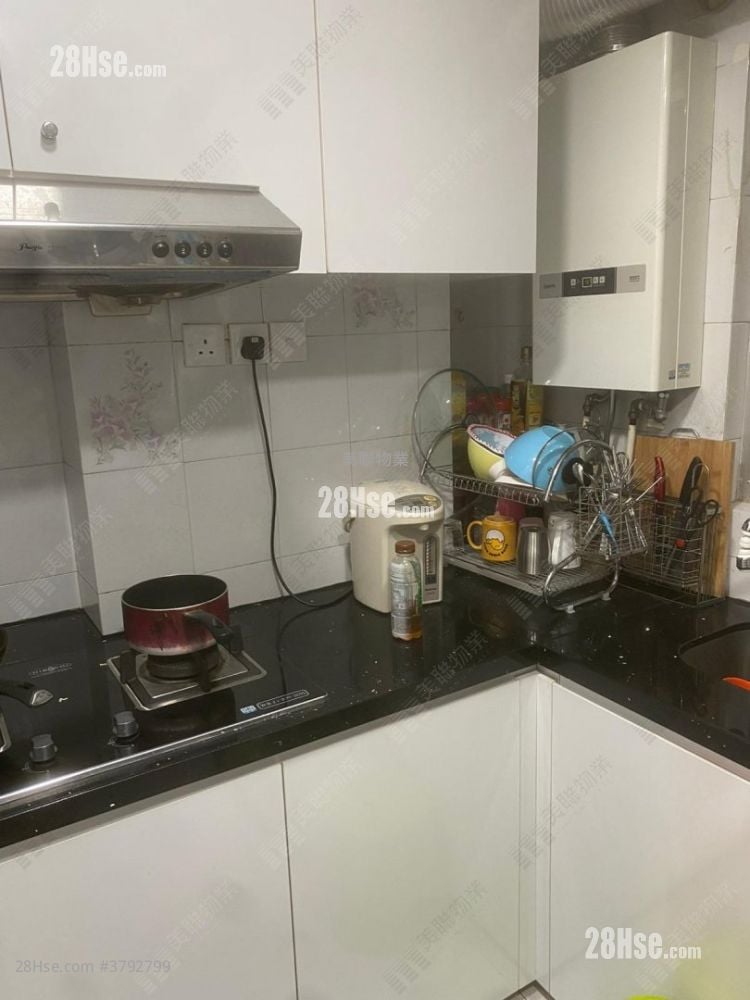 Lucky Plaza Sell 2 Bedrooms , 1 Bathroom 427 ft²