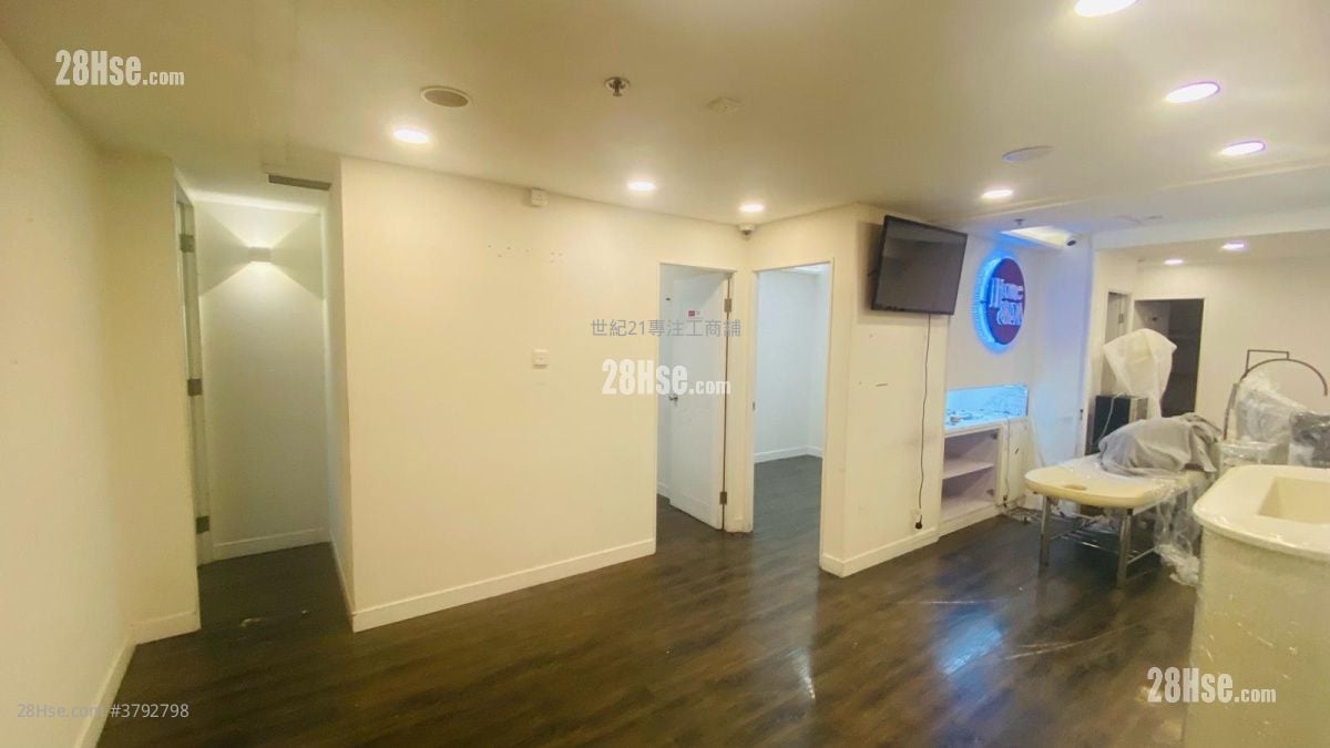 飞达商业中心 租盘 5+ 房 , 2 厕所