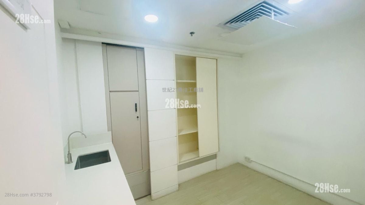 飞达商业中心 租盘 5+ 房 , 2 厕所