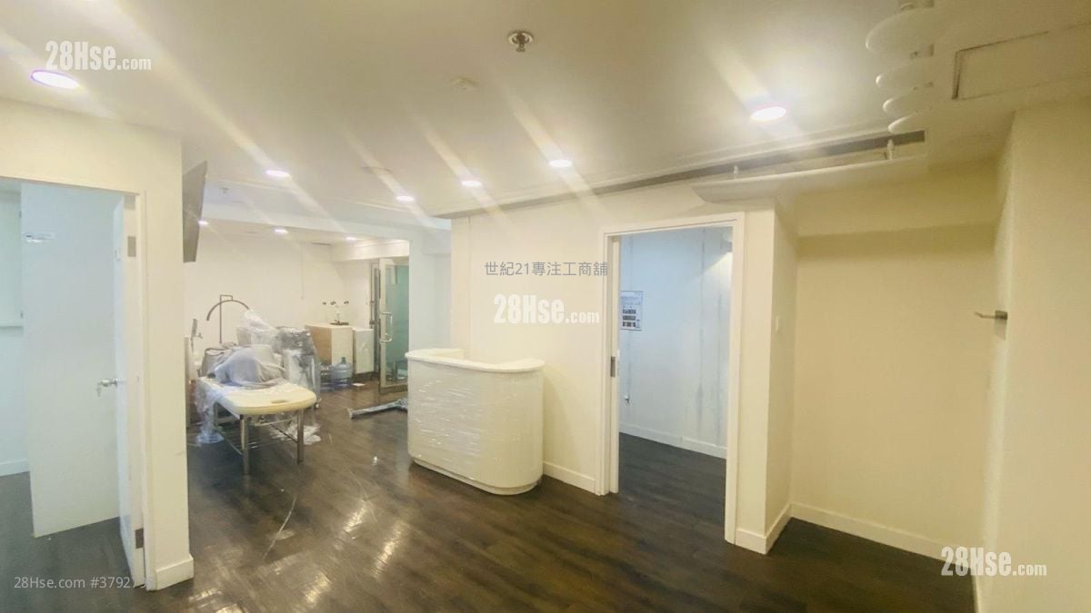 飞达商业中心 租盘 5+ 房 , 2 厕所