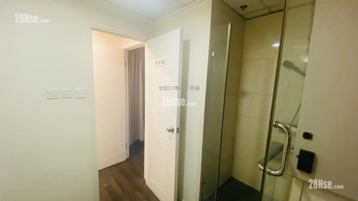 飞达商业中心 租盘 5+ 房 , 2 厕所