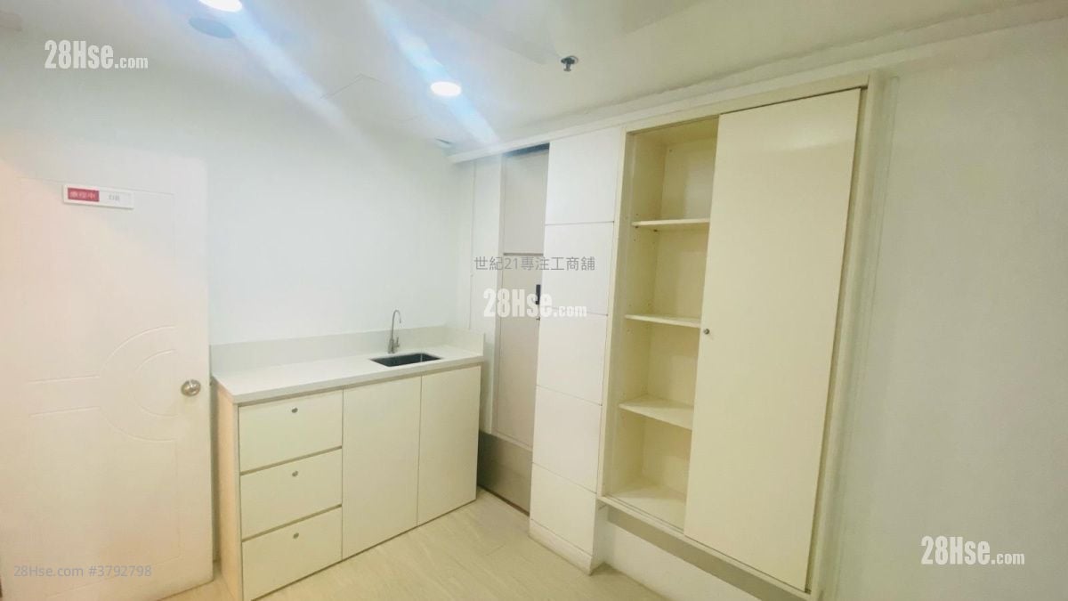 飞达商业中心 租盘 5+ 房 , 2 厕所