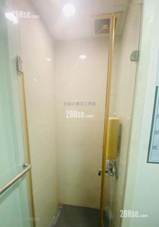 飞达商业中心 租盘 5+ 房 , 2 厕所