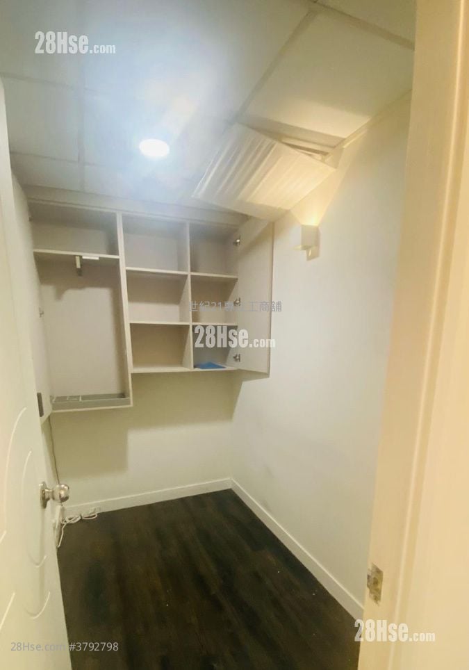 飞达商业中心 租盘 5+ 房 , 2 厕所