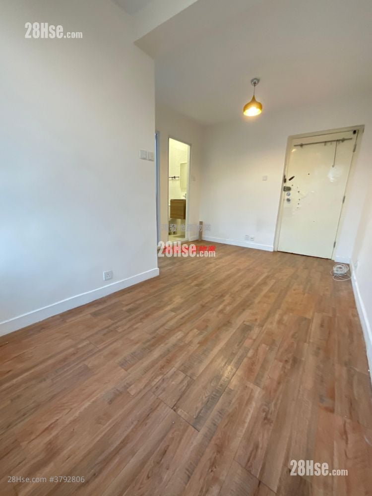 Ho Tat Building Sell 2 Bedrooms , 1 Bathroom 249 ft²