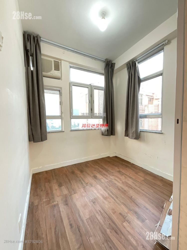 Ho Tat Building Sell 2 Bedrooms , 1 Bathroom 249 ft²