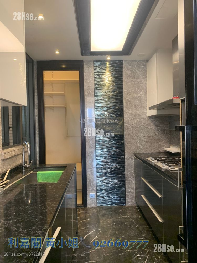 Ultima Rental 3 Bedrooms , 2 Bathrooms 1,046 ft²