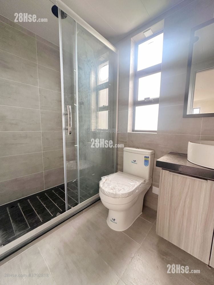 村屋 售盘 3 房 , 2 浴室 700 平方尺