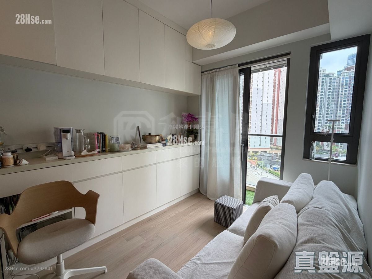 Victoria Skye Sell 2 Bedrooms 439 ft²