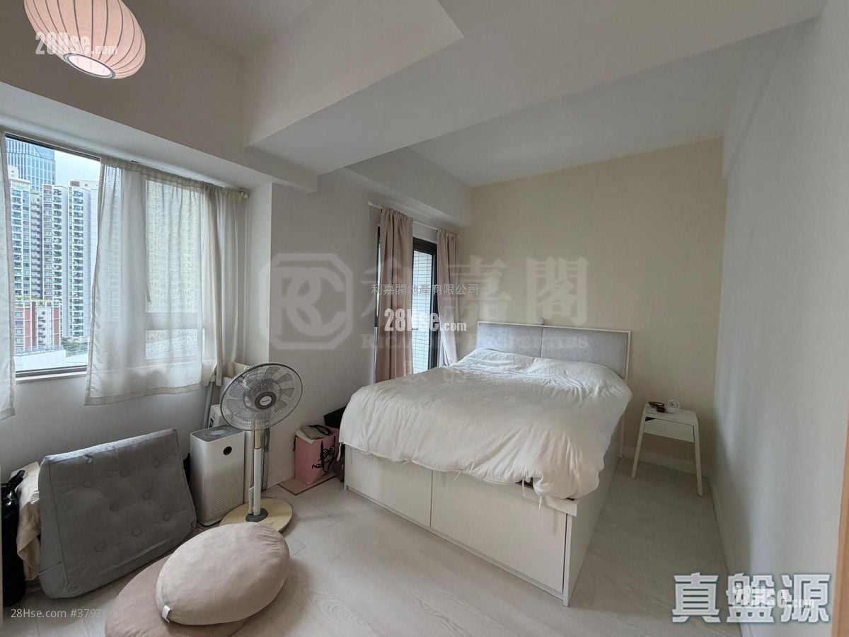 Victoria Skye Sell 2 Bedrooms 439 ft²