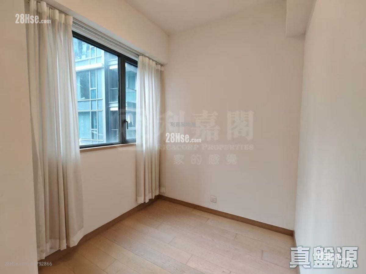 The Bloomsway Sell 3 Bedrooms 905 ft²