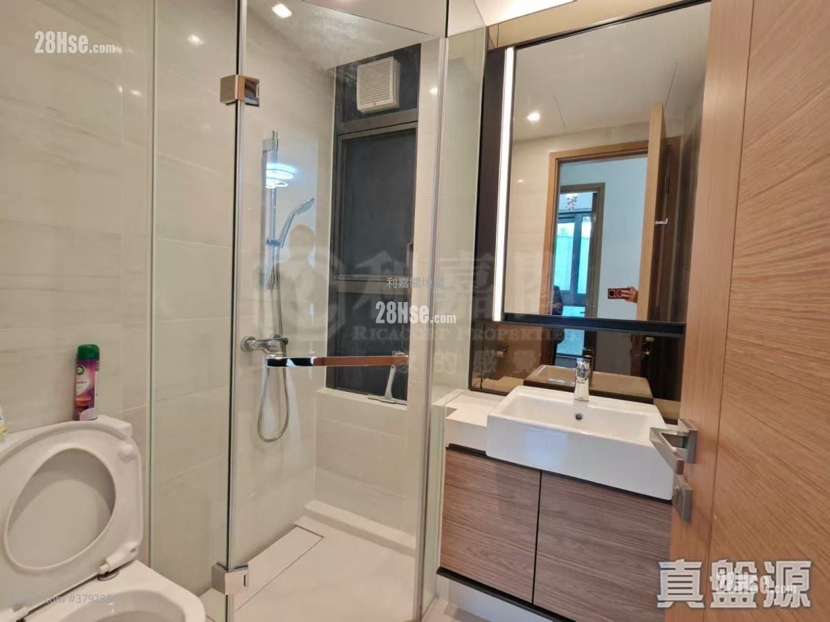 The Bloomsway Sell 3 Bedrooms 905 ft²