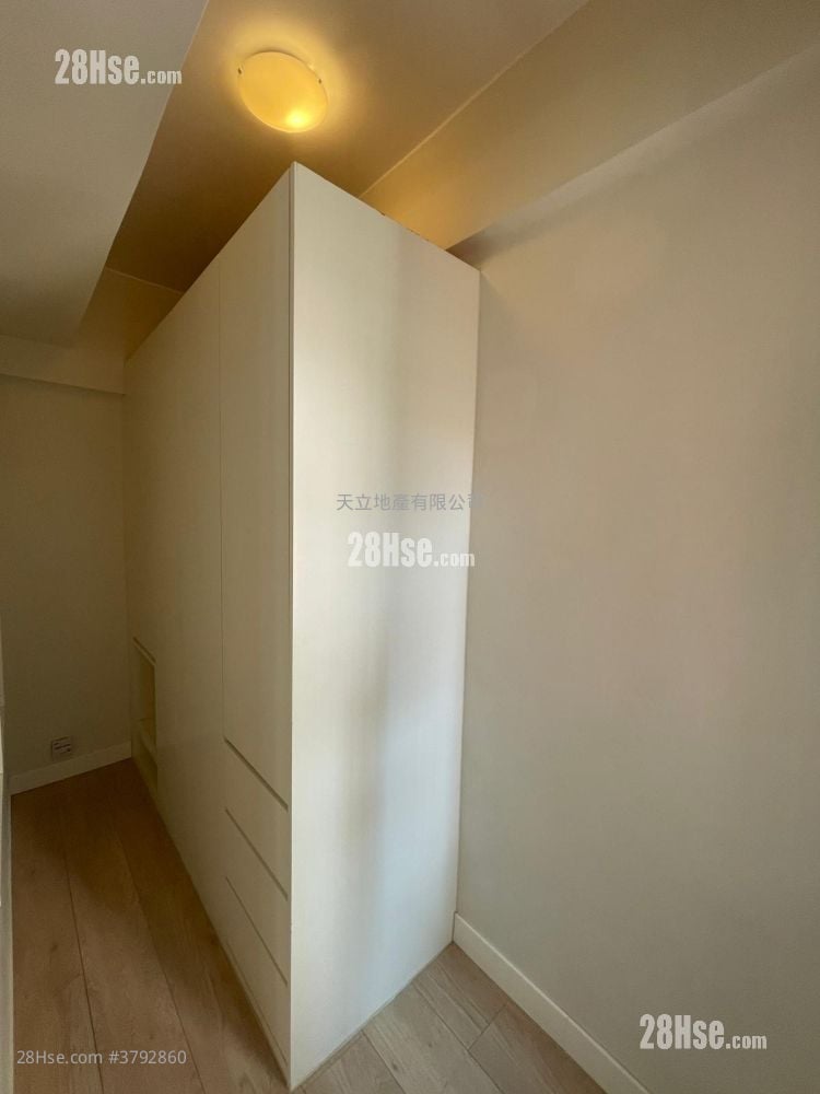 Welland Building Sell 2 Bedrooms , 1 Bathroom 425 ft²