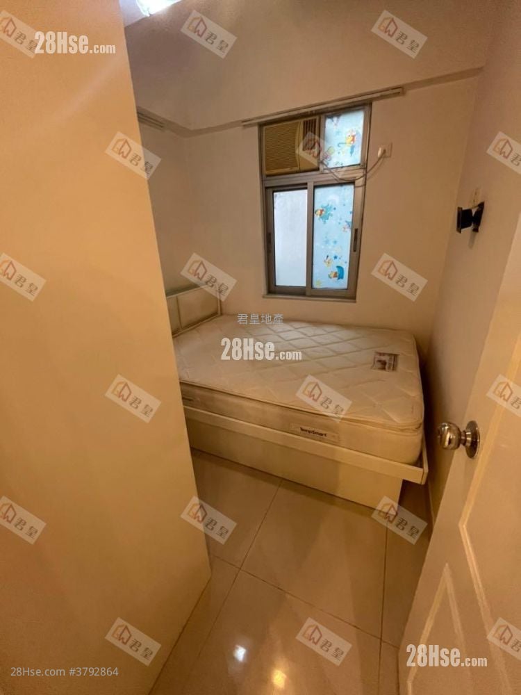 Hung Tak Building Rental 2 Bedrooms , 1 Bathroom 404 ft²