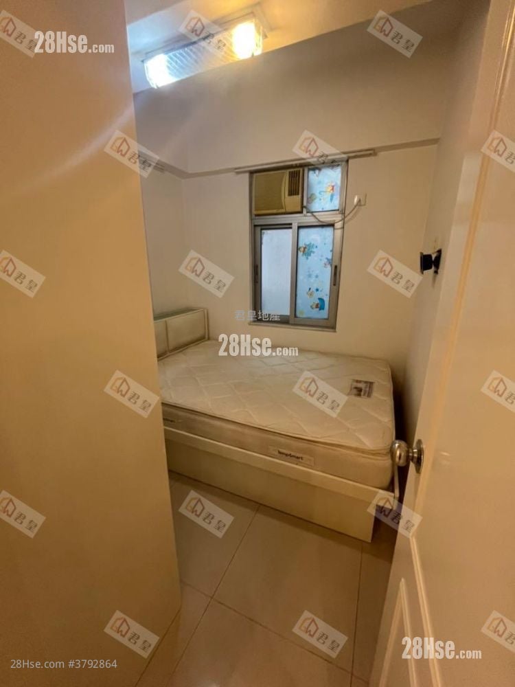 Hung Tak Building Rental 2 Bedrooms , 1 Bathroom 404 ft²