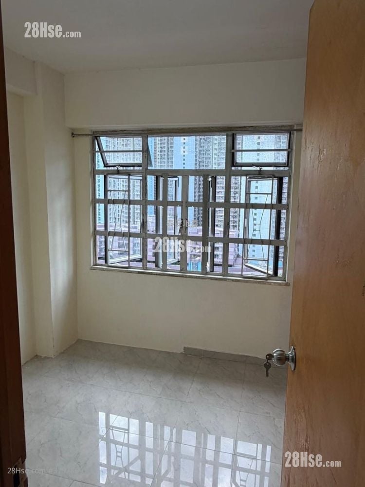 Shun Hing Building Rental 2 Bedrooms , 1 Bathroom