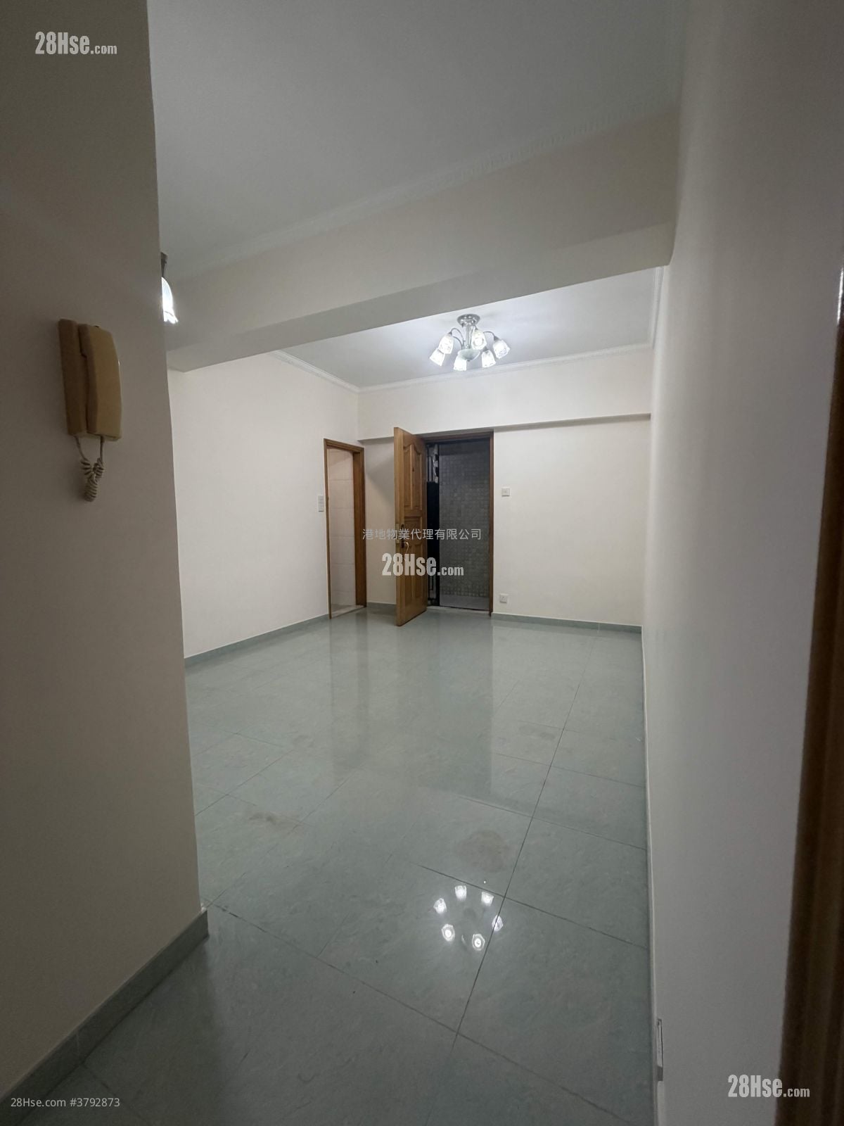 Carson Mansion Rental 2 Bedrooms , 1 Bathroom 523 ft²