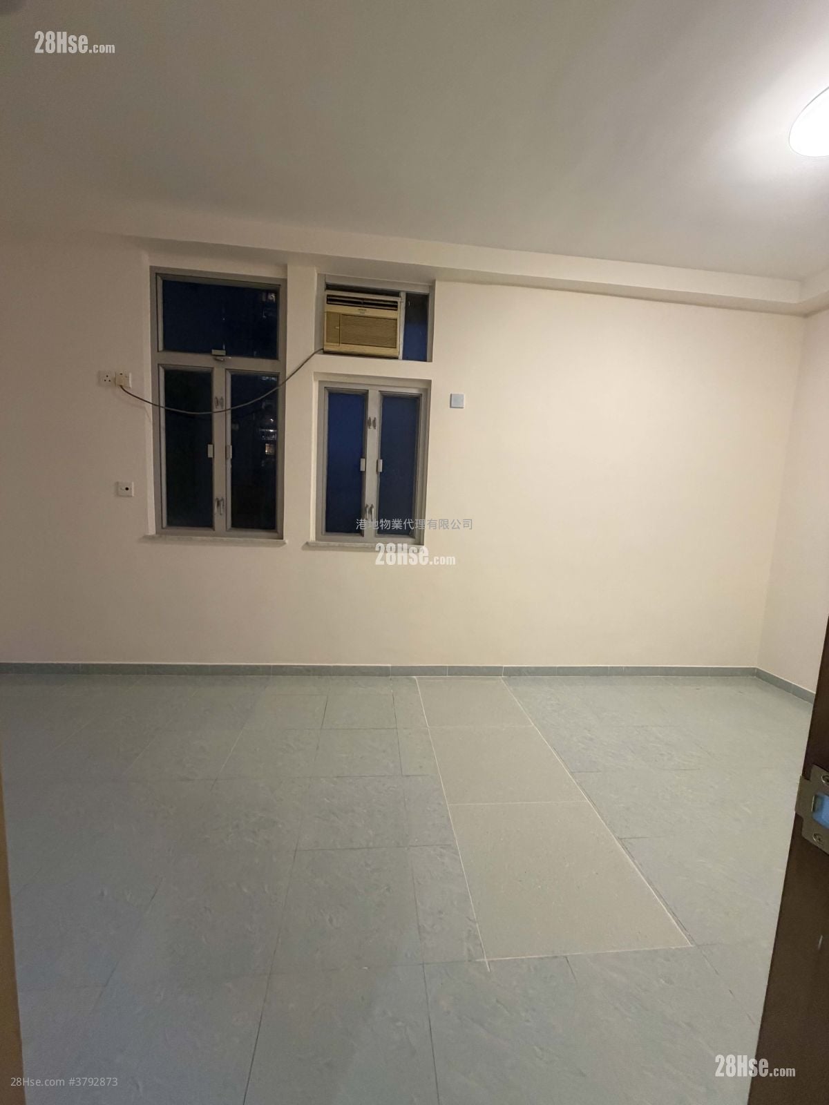 Carson Mansion Rental 2 Bedrooms , 1 Bathroom 523 ft²