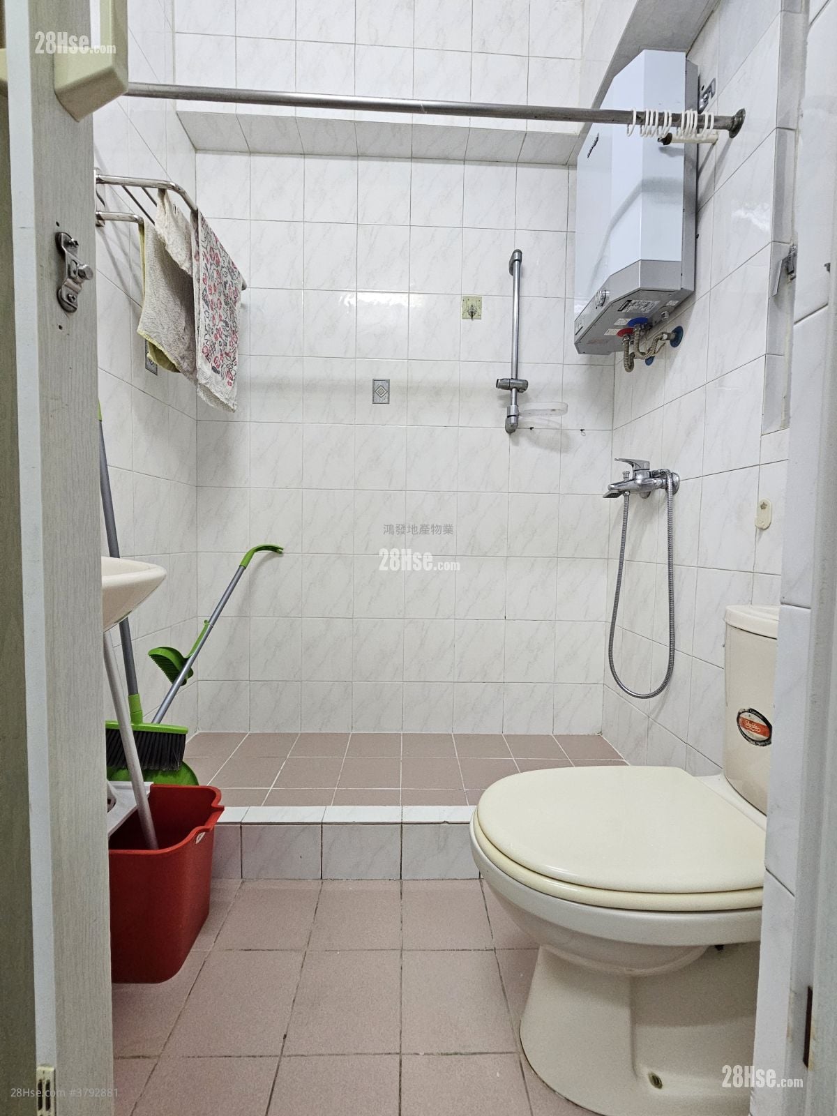 Hang Shun Building Rental 2 Bedrooms , 1 Bathroom 392 ft²