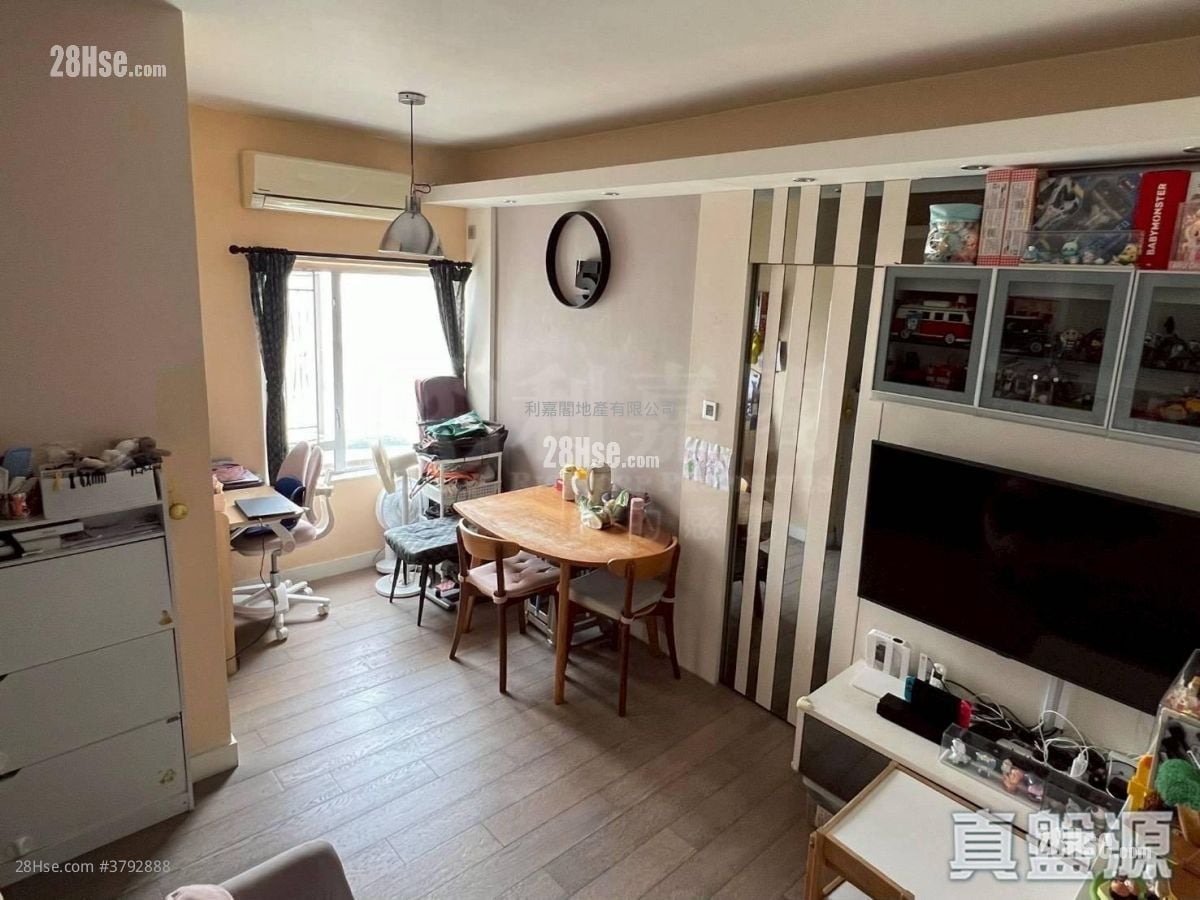 Mayfair Gardens Sell 2 Bedrooms , 1 Bathroom 401 ft²