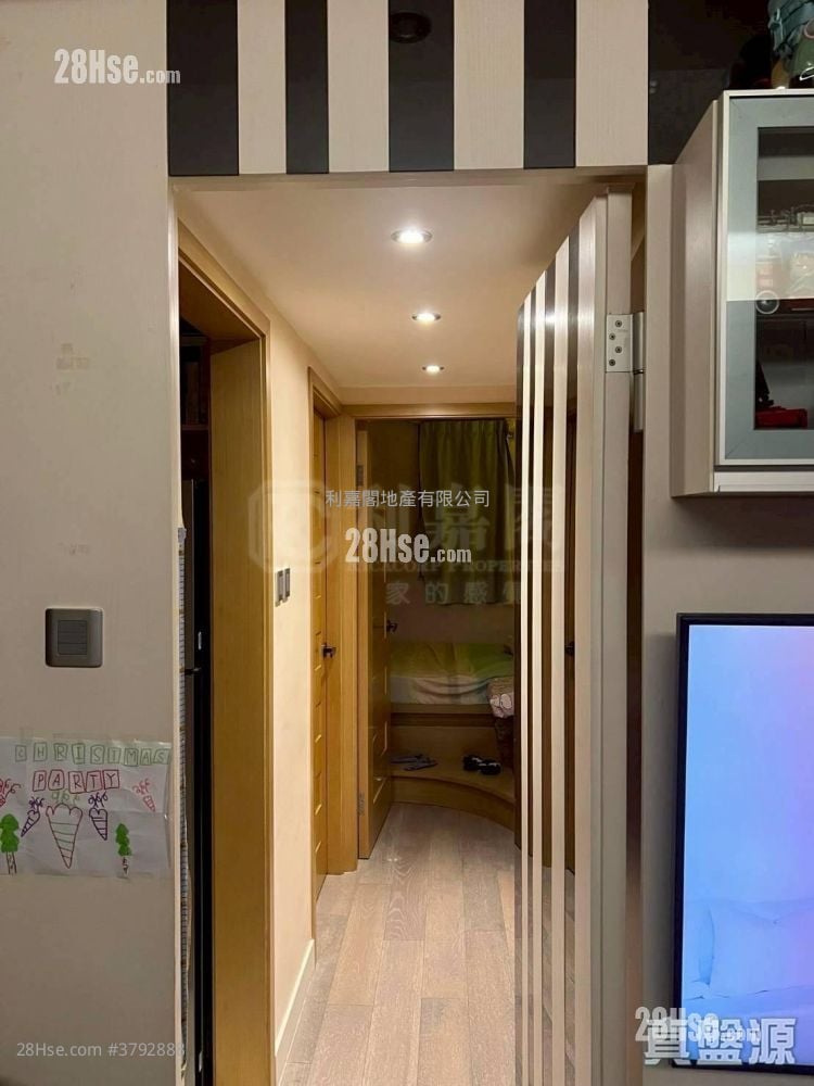 Mayfair Gardens Sell 2 Bedrooms , 1 Bathroom 401 ft²