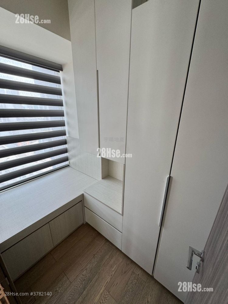 Park One Rental 3 Bedrooms , 1 Bathroom 418 ft²