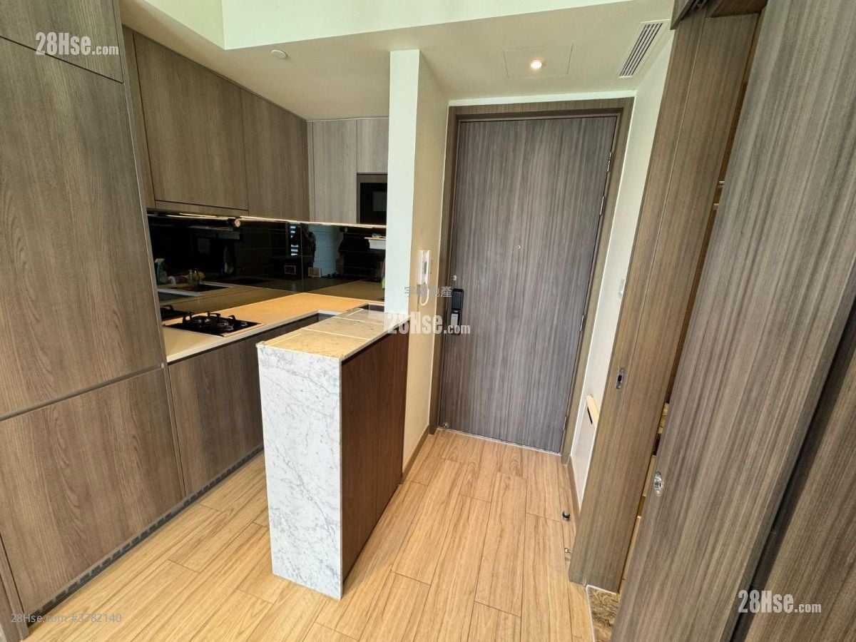 Park One Rental 3 Bedrooms , 1 Bathroom 418 ft²