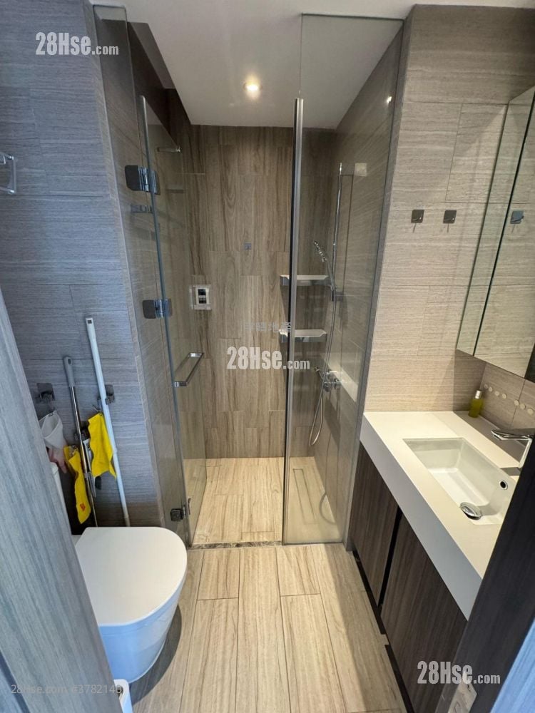 Park One Rental 3 Bedrooms , 1 Bathroom 418 ft²