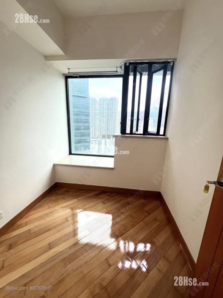 Chelsea Court Rental 3 Bedrooms , 1 Bathroom 554 ft²