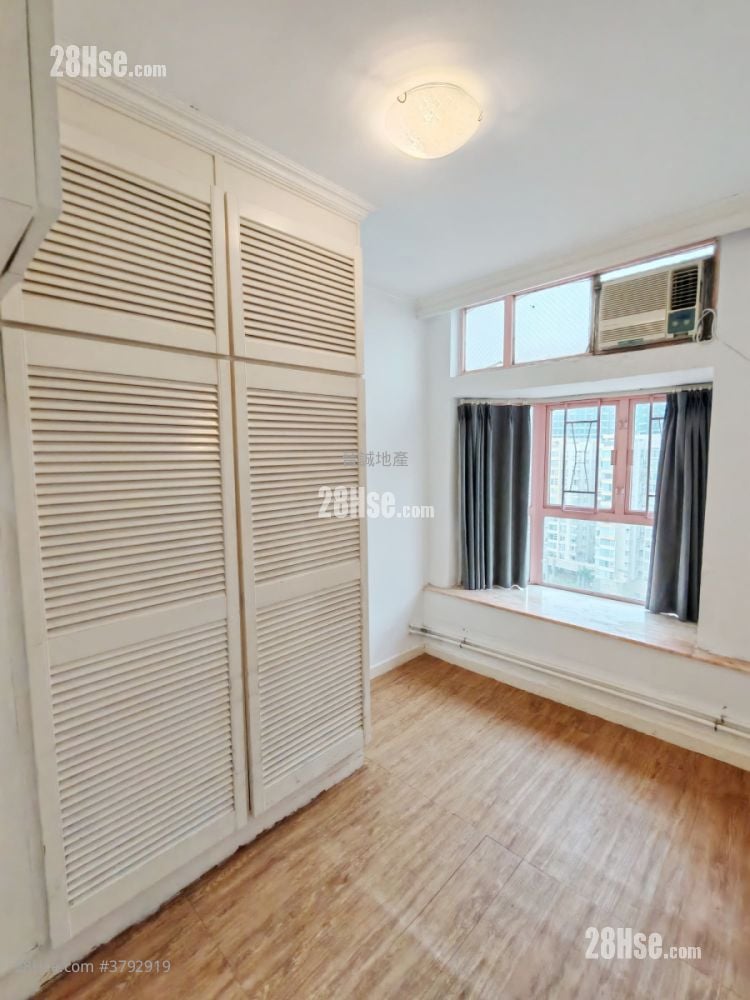 Hong Kong Gold Coast Sell 3 Bedrooms 685 ft²