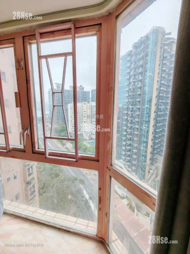 Hong Kong Gold Coast Sell 3 Bedrooms 685 ft²