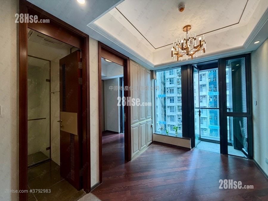 睿峰 售盘 1 房 319 平方尺