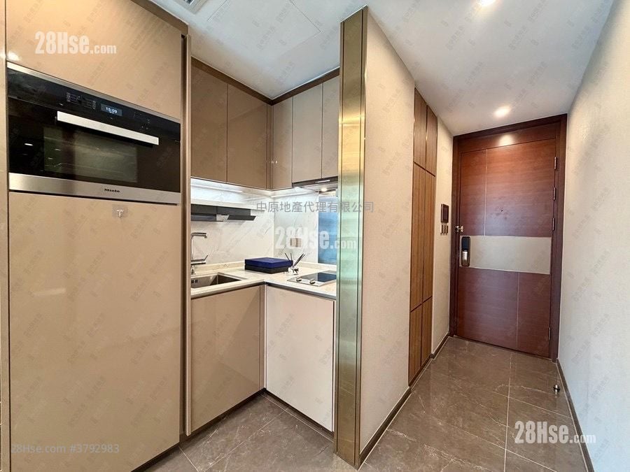 睿峰 售盘 1 房 319 平方尺