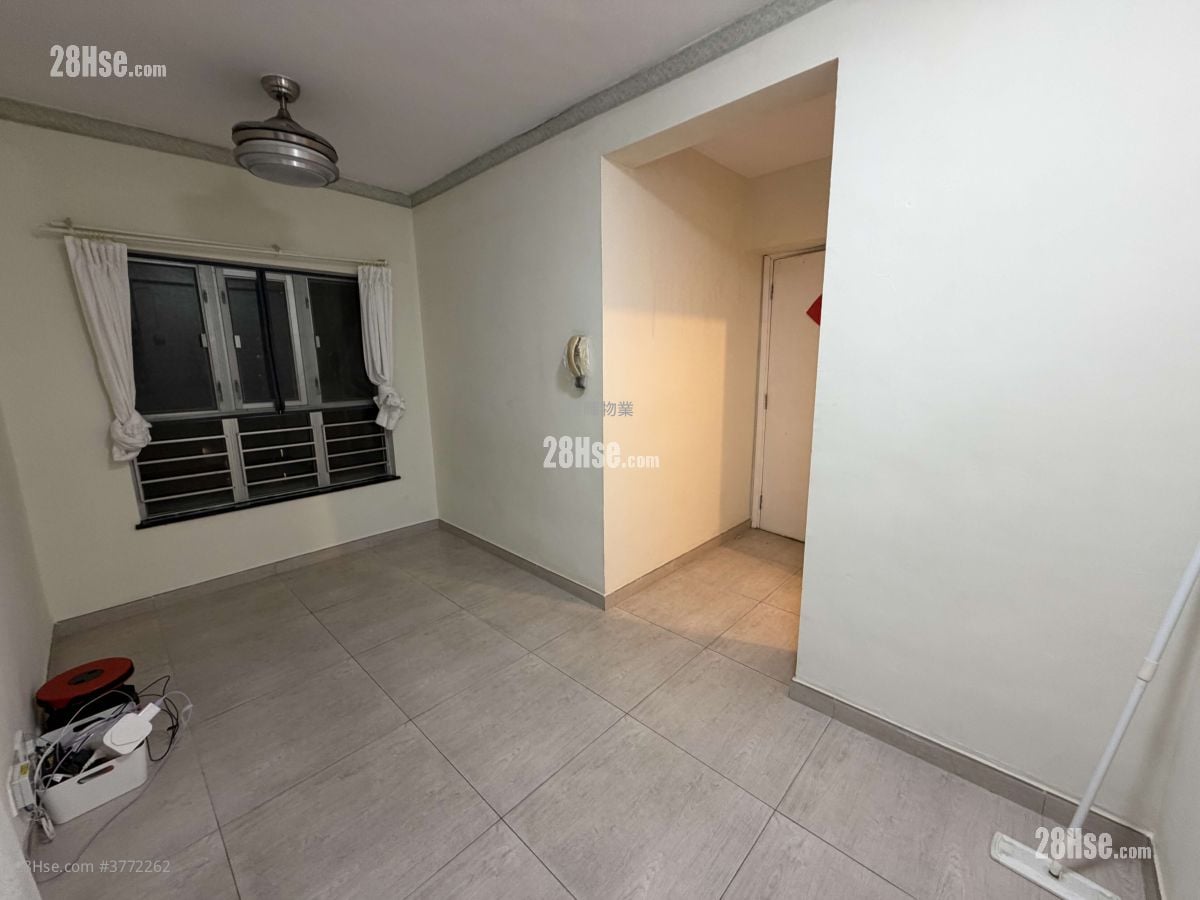 Ko Nga Court Sell 2 Bedrooms , 1 Bathroom 365 ft²