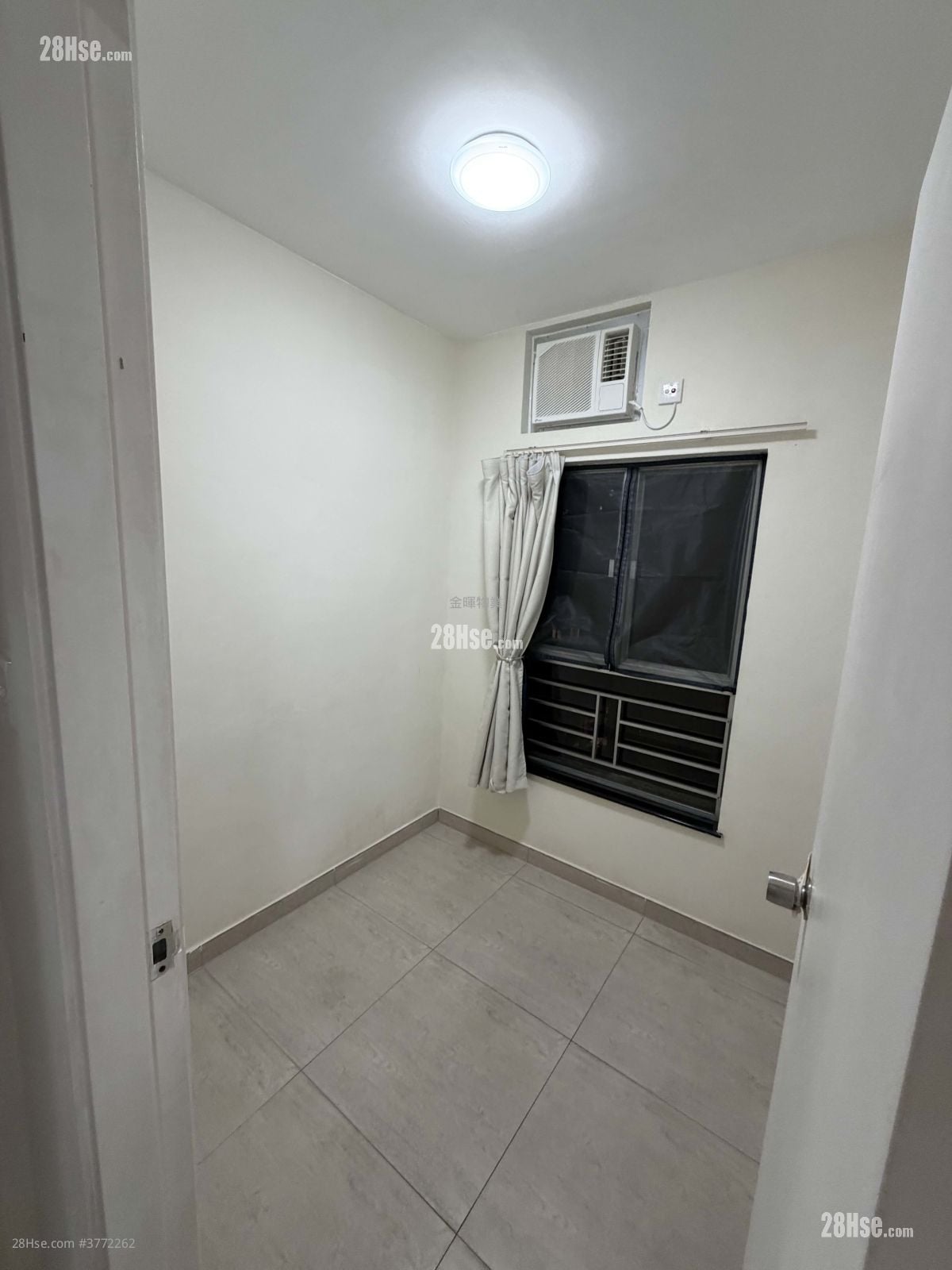 Ko Nga Court Sell 2 Bedrooms , 1 Bathroom 365 ft²