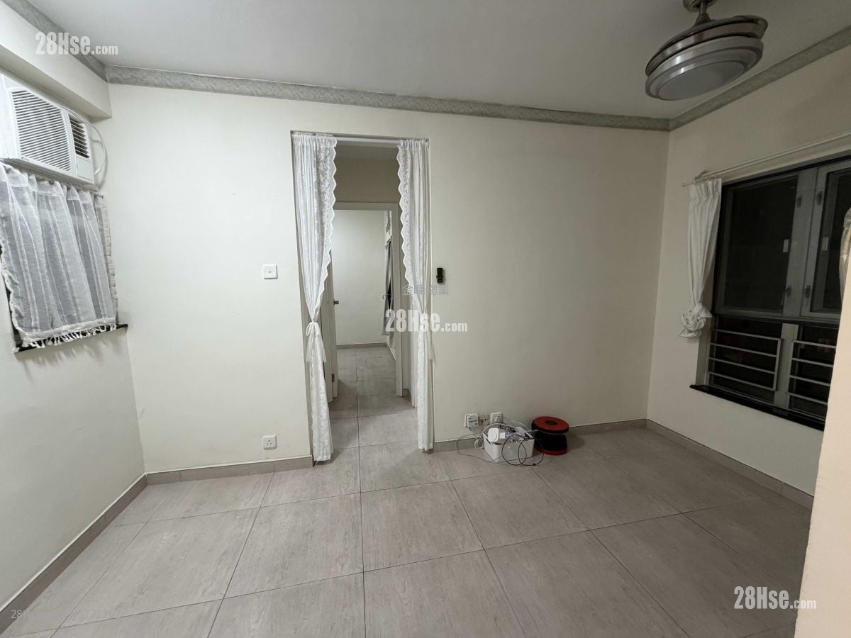 Ko Nga Court Sell 2 Bedrooms , 1 Bathroom 365 ft²