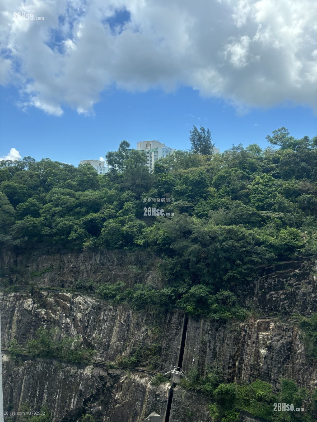 Kornhill Rental 3 Bedrooms , 1 Bathroom 596 ft²