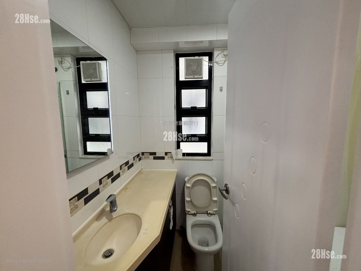 Kornhill Rental 3 Bedrooms , 1 Bathroom 596 ft²