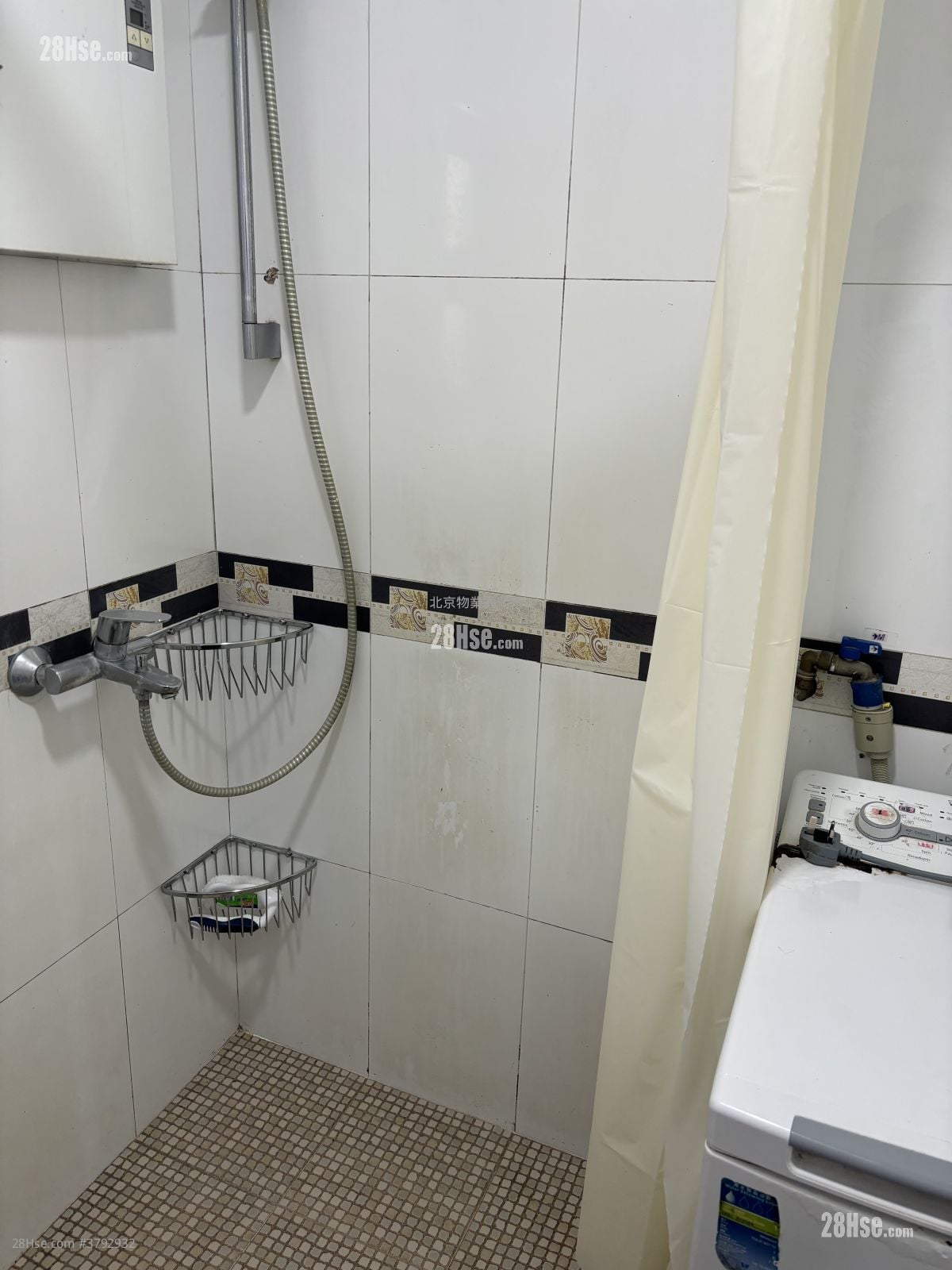 Kornhill Rental 3 Bedrooms , 1 Bathroom 596 ft²