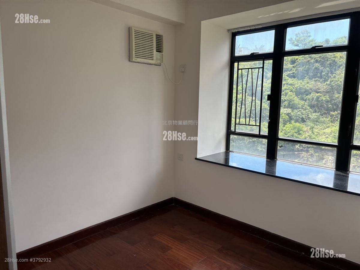 Kornhill Rental 3 Bedrooms , 1 Bathroom 596 ft²