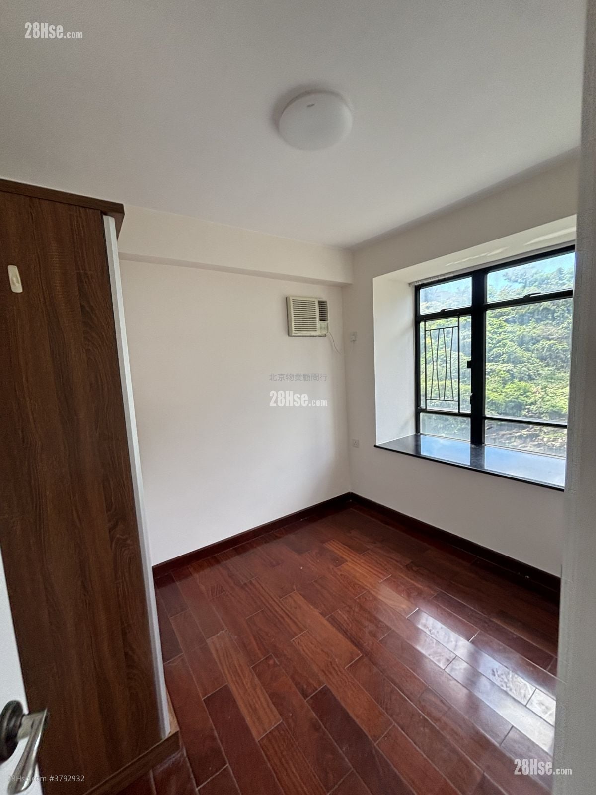 Kornhill Rental 3 Bedrooms , 1 Bathroom 596 ft²