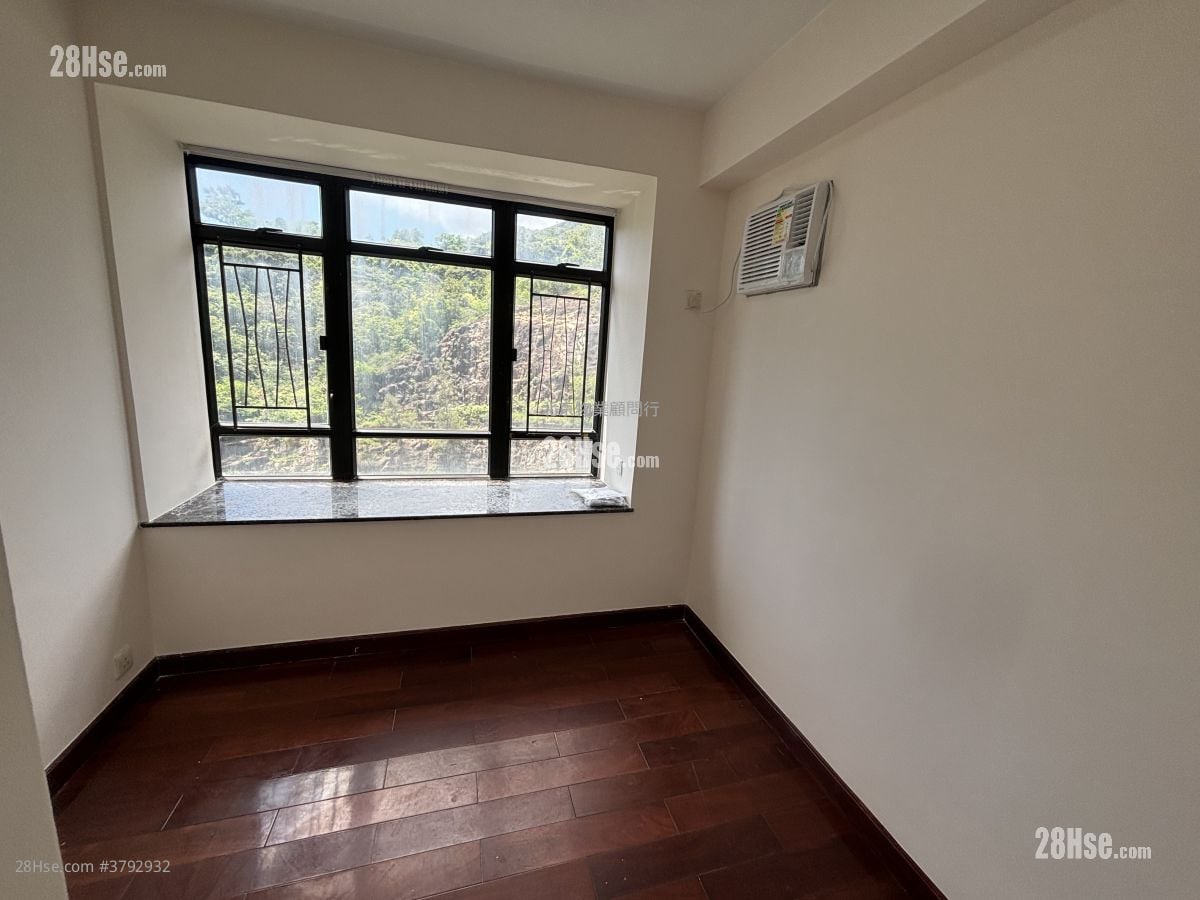 Kornhill Rental 3 Bedrooms , 1 Bathroom 596 ft²