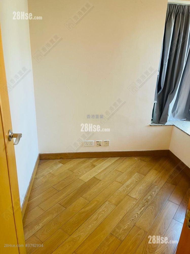 bedroom 1: Harbour Green Rental 2 Bedrooms , 1 Bathroom 482 ft²