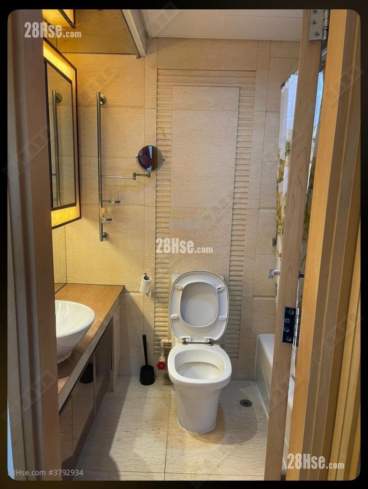 bathroom: Harbour Green Rental 2 Bedrooms , 1 Bathroom 482 ft²