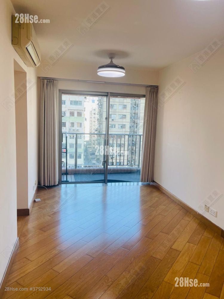 living room: Harbour Green Rental 2 Bedrooms , 1 Bathroom 482 ft²