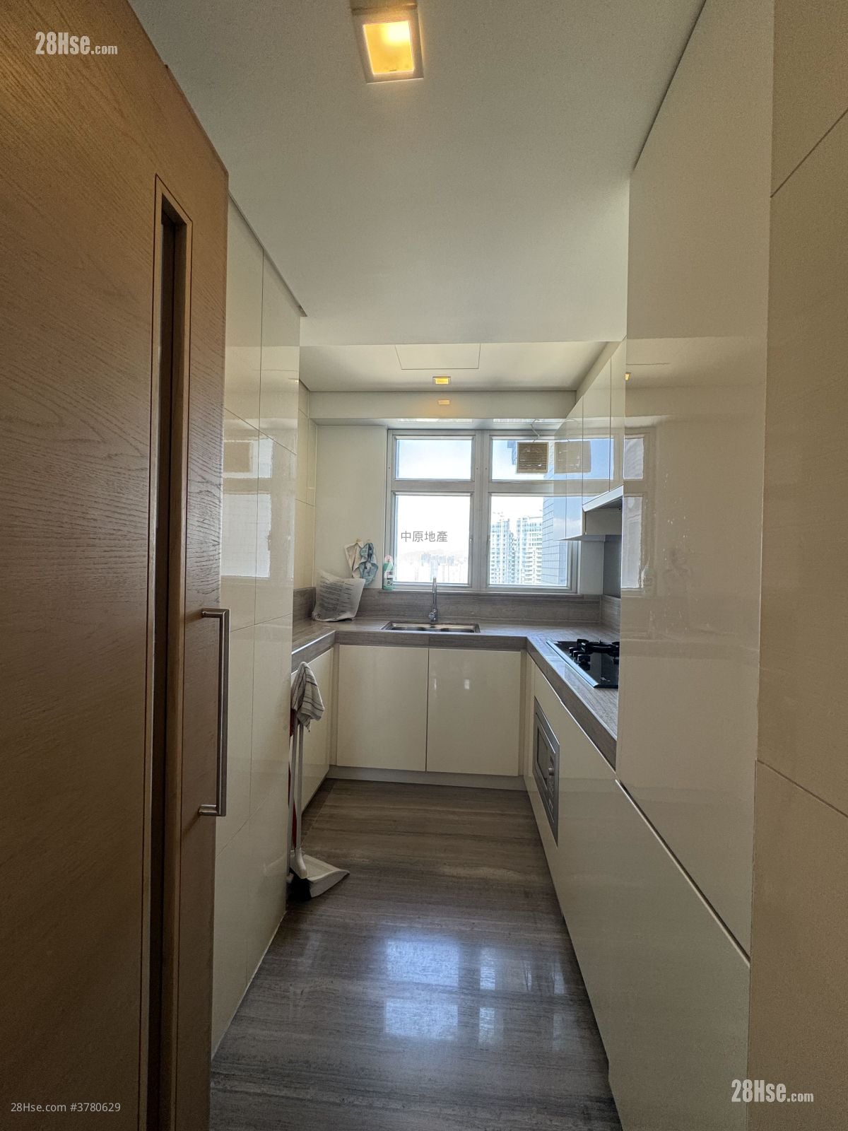 Florient Rise Sell 3 Bedrooms , 2 Bathrooms 649 ft²