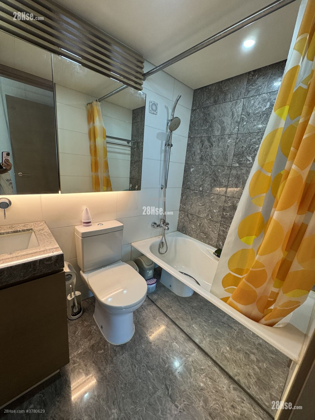 Florient Rise Sell 3 Bedrooms , 2 Bathrooms 649 ft²