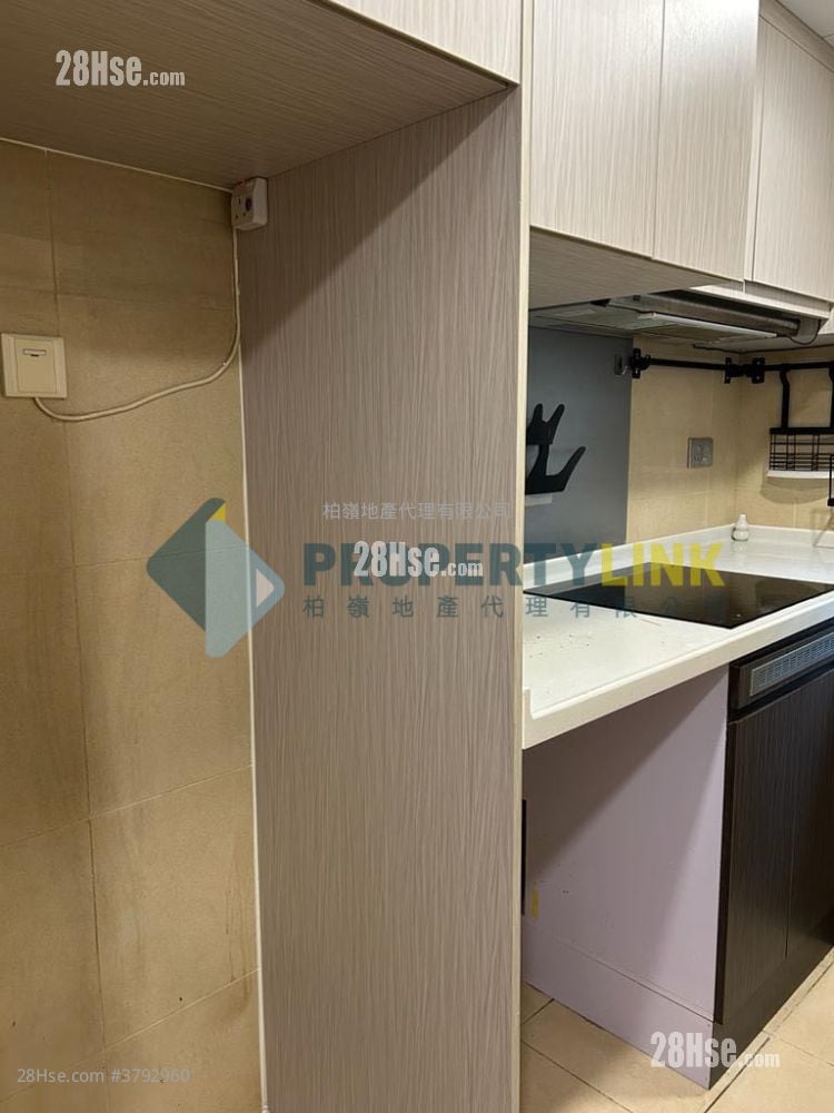 Queen's Terrace Sell 3 Bedrooms , 1 Bathroom 520 ft²