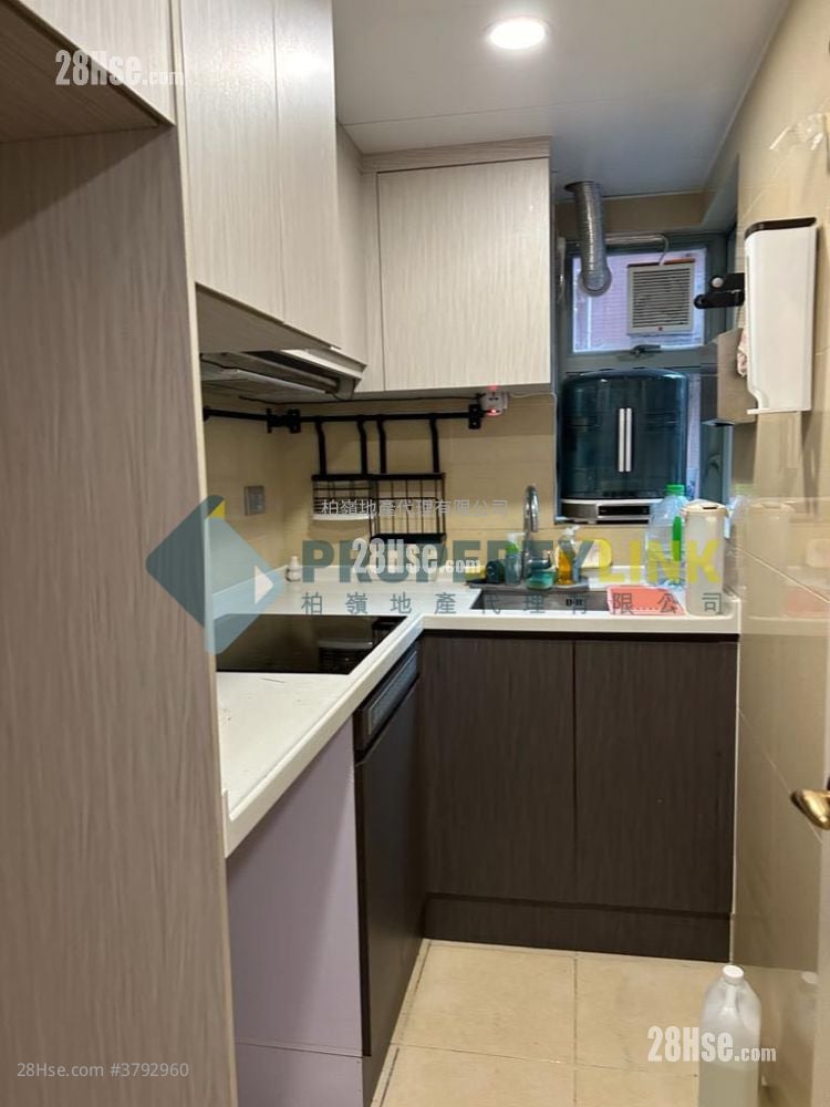 Queen's Terrace Sell 3 Bedrooms , 1 Bathroom 520 ft²